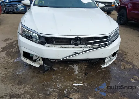 2017 Volkswagen Passat 1.8T Se z USA, uszkodzony, nr VIN 1VWBT7A32HC073668